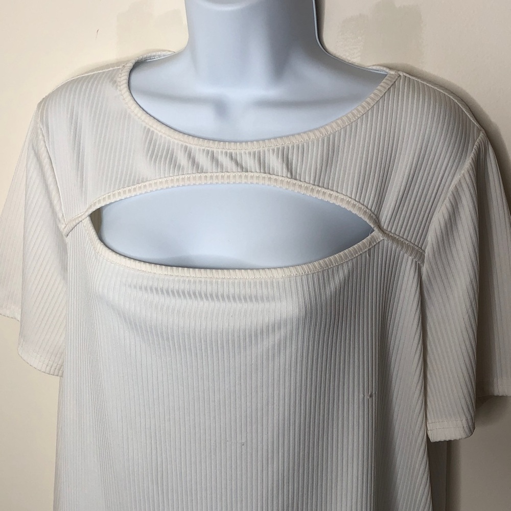 Women's BiBi Ribbed Keyhole Front Top - Picture 2 of 4